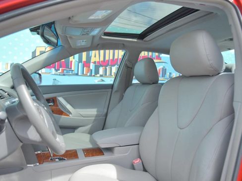 Used 2011 Toyota Camry XLE FWD image 17