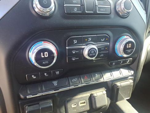 Used 2020 GMC Sierra 3500 SLT w/ SLT Convenience Package image 23
