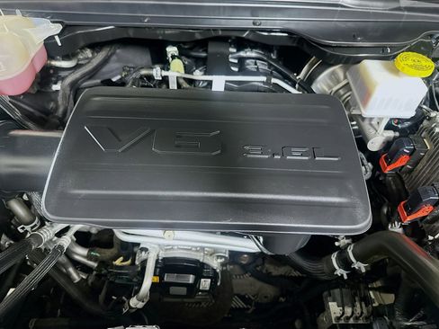 Used 2024 RAM 1500 Big Horn AWD/4WD image 33