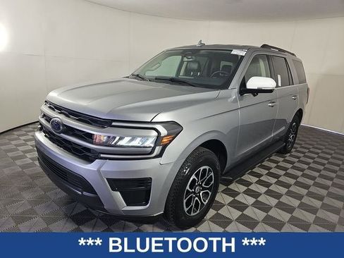 Used 2024 Ford Expedition XLT image 4