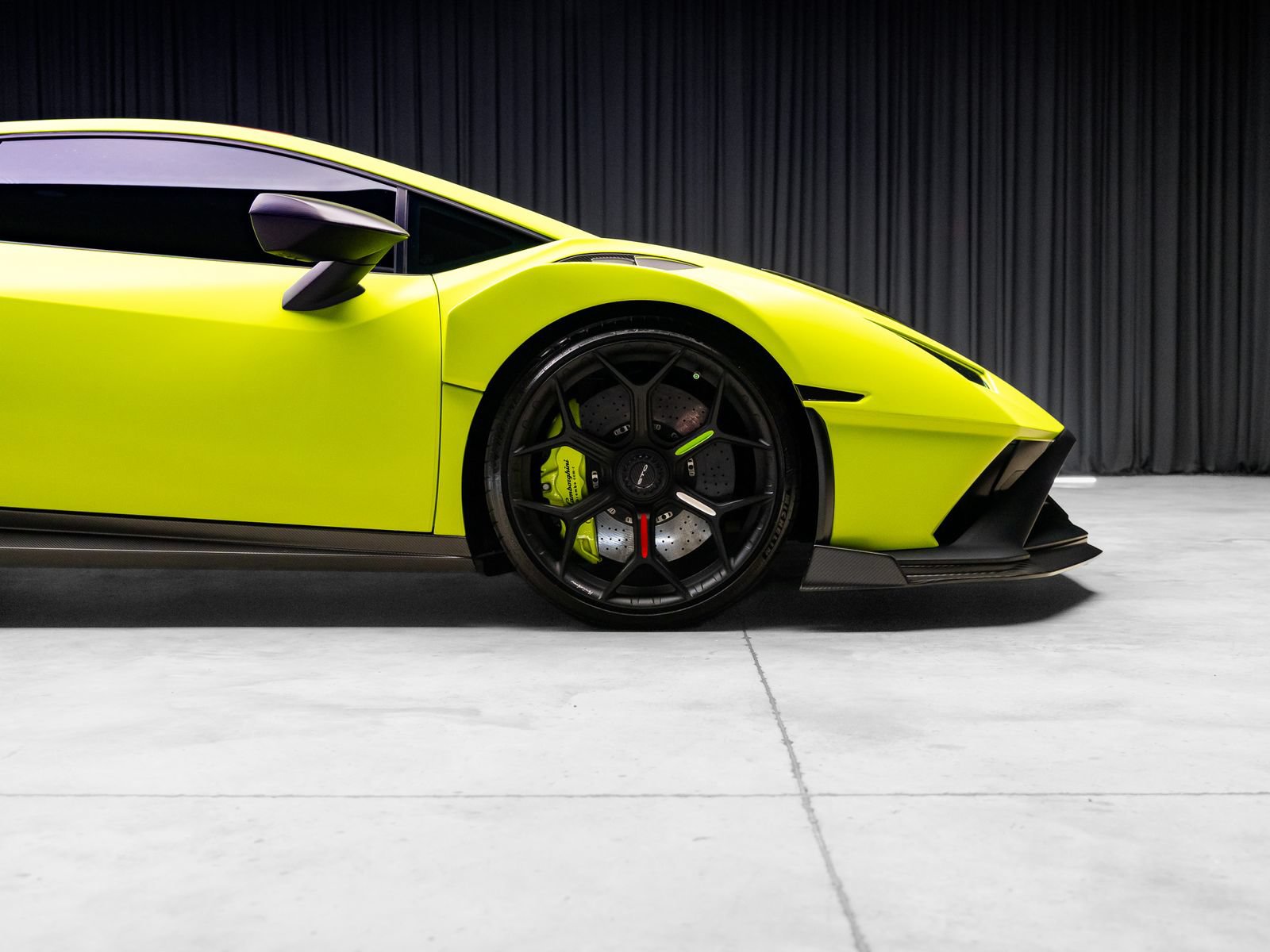 Used 2022 Lamborghini Huracan STO RWD image 35