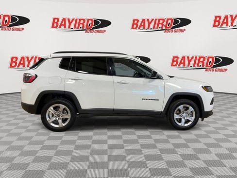 Used 2024 Jeep Compass Latitude image 9
