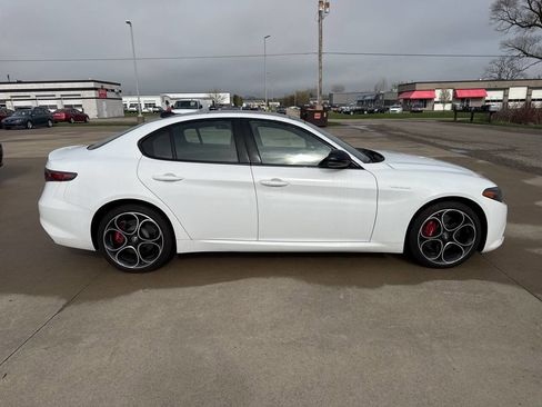 Used 2024 Alfa Romeo Giulia Veloce image 7