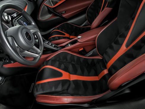 Used 2018 McLaren 720S Performance RWD image 22