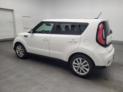 Used 2017 Kia Soul + image 3