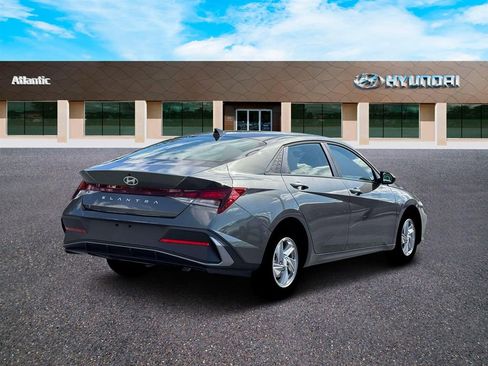 New 2026 Hyundai Elantra SE w/ Cargo Package image 7