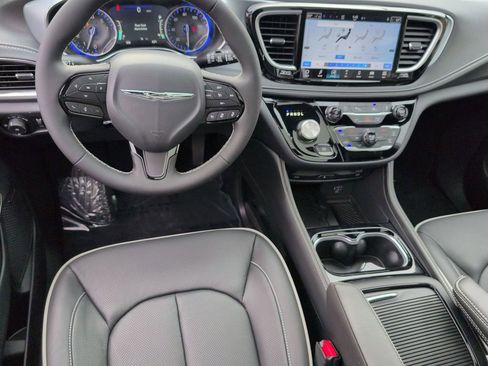 New 2026 Chrysler Pacifica Limited image 20