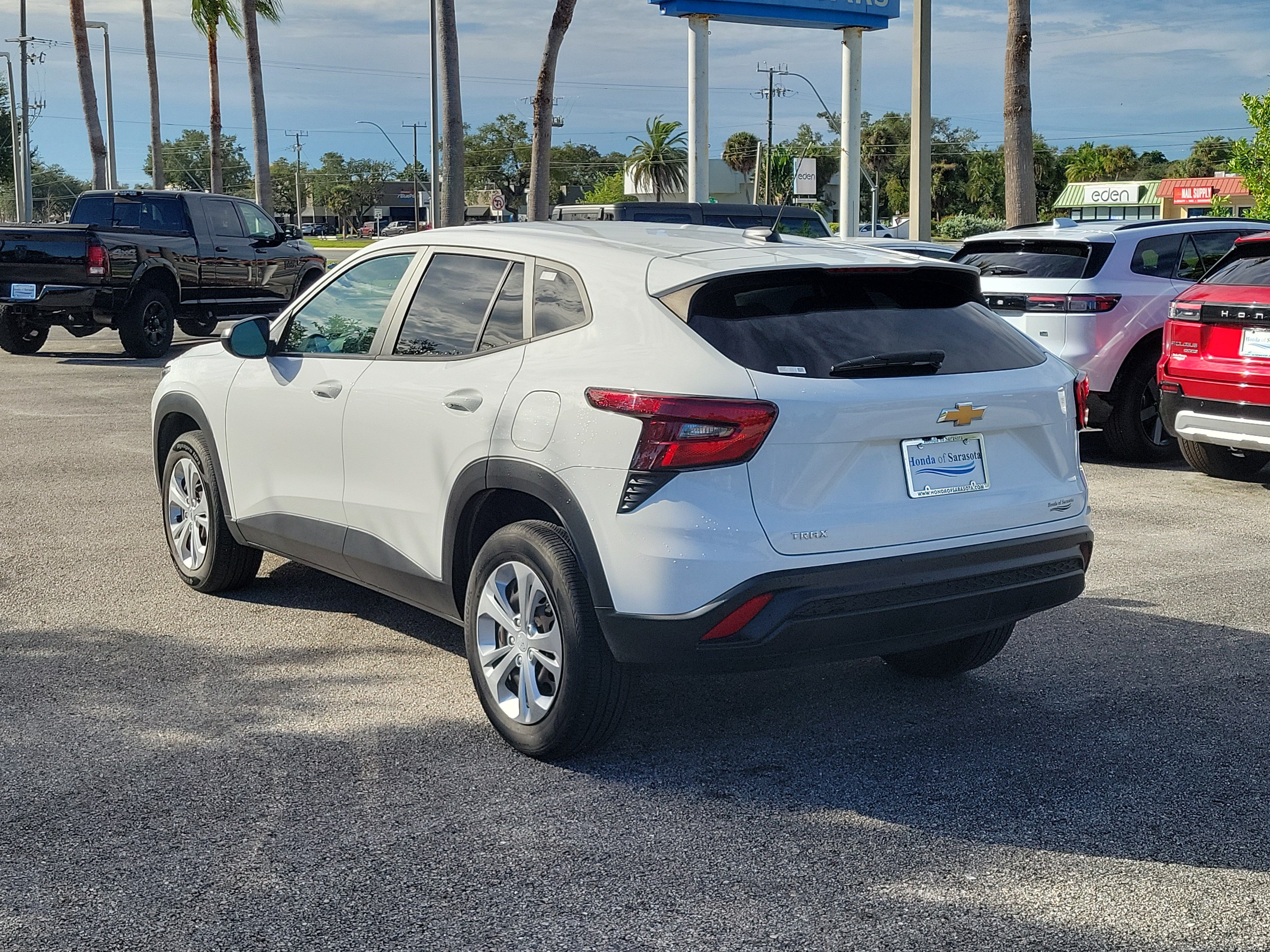 Used 2024 Chevrolet Trax LS w/ Driver Confidence Package FWD image 5