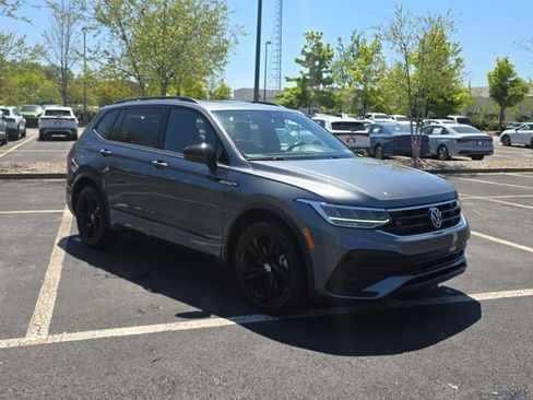 Used 2023 Volkswagen Tiguan SE R-Line image 3