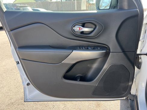 Used 2021 Jeep Cherokee Latitude Plus image 9