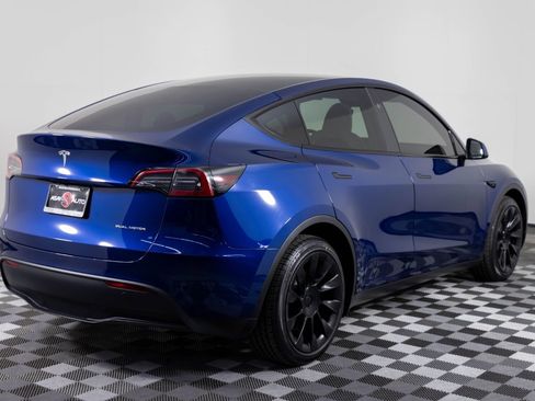 Used 2024 Tesla Model Y Long Range AWD/4WD image 7