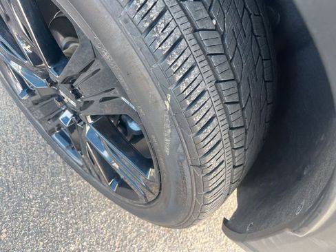 Used 2025 GMC Acadia Elevation w/ Elevation Premium Package AWD/4WD image 7