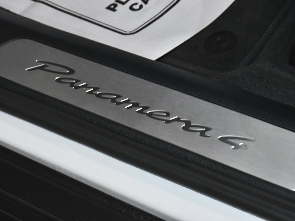 Used 2025 Porsche Panamera 4 E-Hybrid AWD/4WD image 11