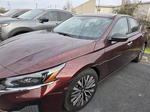 Used 2025 Nissan Altima 2.5 SV image 10