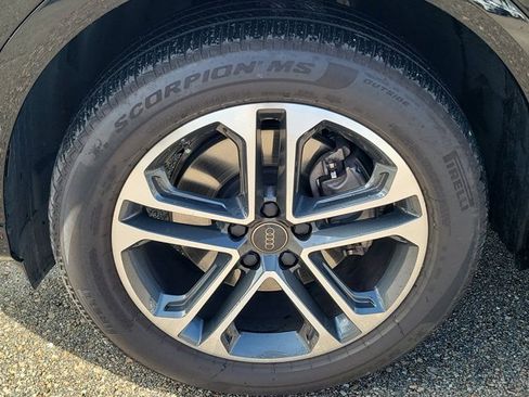 Certified 2025 Audi Q5 Premium w/ Convenience Package image 9