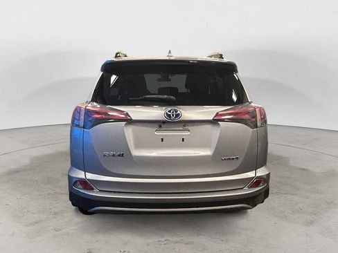 Used 2018 Toyota RAV4 LE AWD/4WD image 4