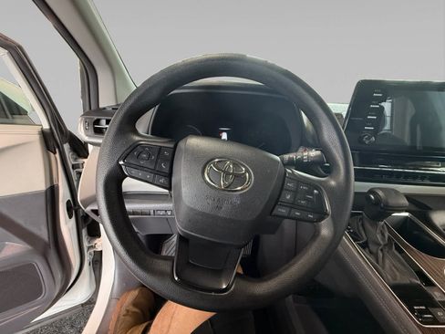Used 2024 Toyota Sienna LE AWD/4WD image 13
