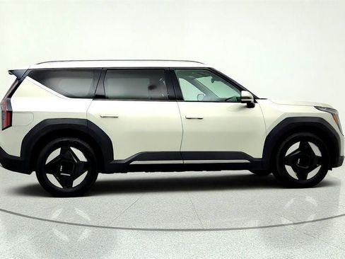 Used 2024 Kia EV9 Wind AWD/4WD image 4