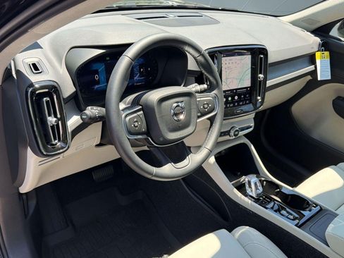 New 2026 Volvo XC40 B4 Plus w/ Climate Package FWD image 4