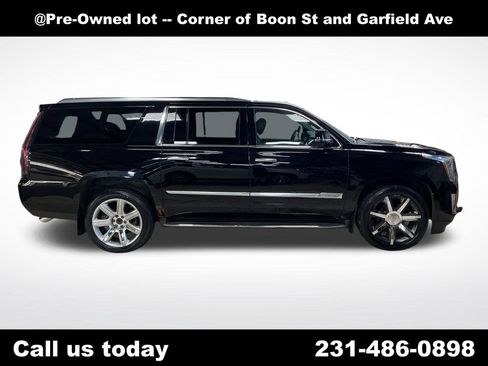 Used 2015 Cadillac Escalade ESV Luxury AWD/4WD image 6