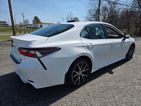 Used 2023 Toyota Camry SE image 7