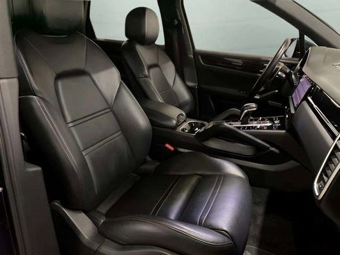 Used 2019 Porsche Cayenne w/ Premium Package image 84