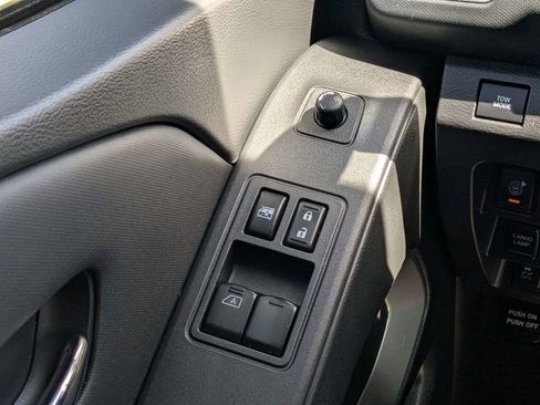 Used 2022 Nissan Frontier SV RWD image 19