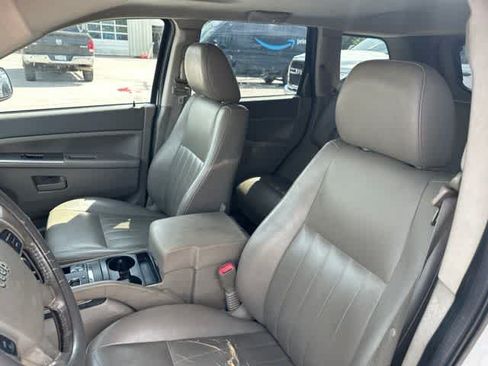Used 2006 Jeep Grand Cherokee Laredo AWD/4WD image 4