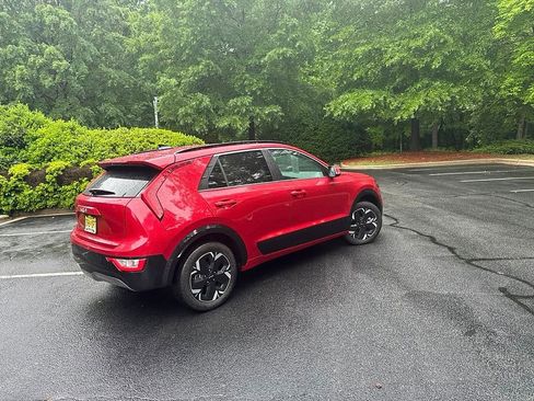 Used 2024 Kia Niro Wind FWD image 3
