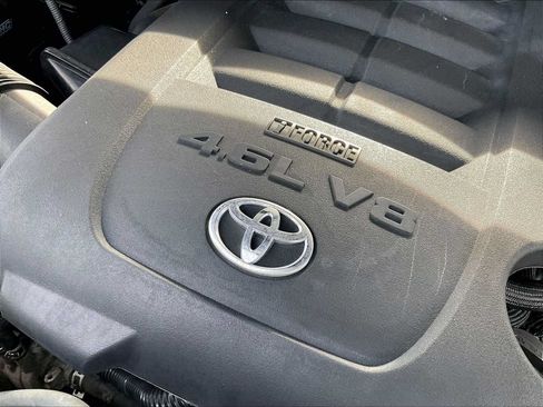 Used 2015 Toyota Tundra SR5 w/ TRD Off Road Package AWD/4WD image 32