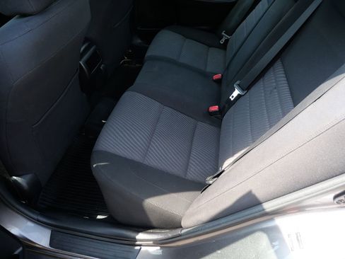 Used 2017 Toyota Camry LE image 19