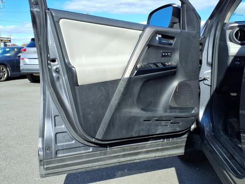 Used 2018 Toyota RAV4 Limited image 7