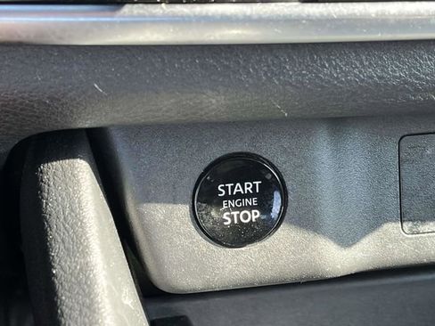 Used 2025 Nissan Rogue SV image 32