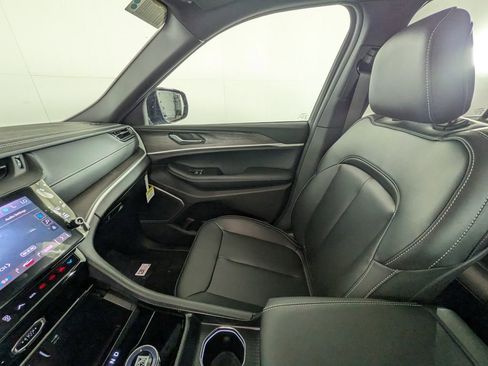 New 2026 Jeep Grand Cherokee Limited w/ Limited Altitude Package AWD/4WD image 29
