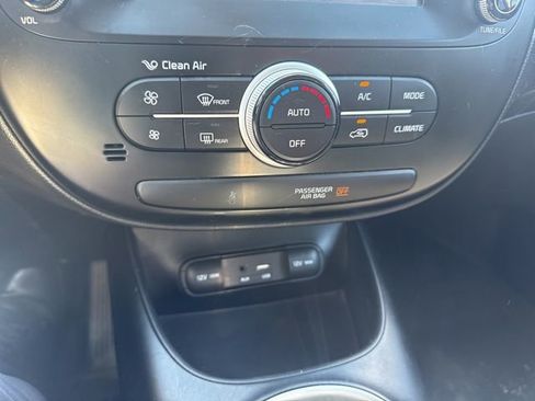 Used 2019 Kia Soul + FWD image 22