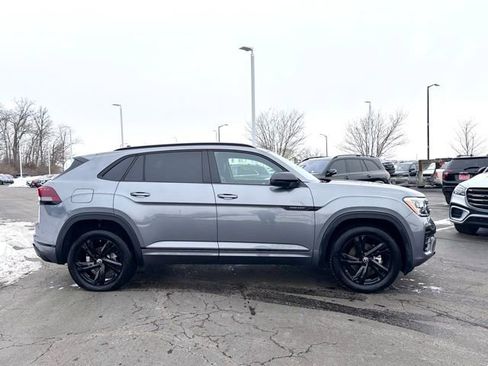 Used 2025 Volkswagen Atlas Cross Sport SEL R-Line image 5