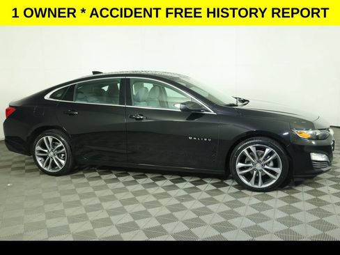 Used 2025 Chevrolet Malibu LT FWD image 2