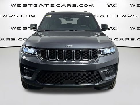 New 2025 Jeep Grand Cherokee Laredo image 2