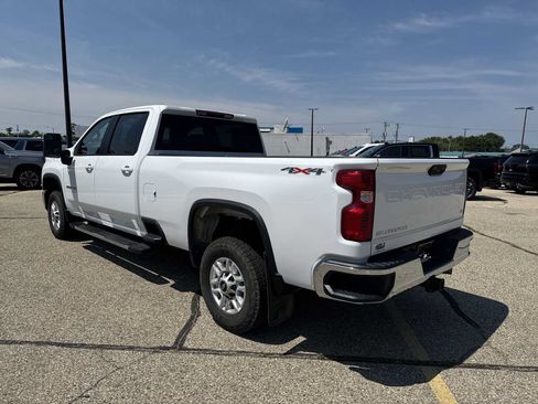 Used 2025 Chevrolet Silverado 2500 LT w/ Convenience Package AWD/4WD image 4