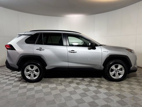 Used 2020 Toyota RAV4 LE image 6