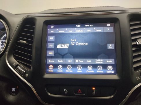 Used 2021 Jeep Cherokee Latitude Lux w/ Comfort/Convenience Group AWD/4WD image 25