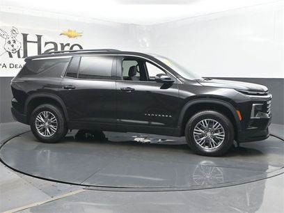Used 2025 Chevrolet Traverse LT