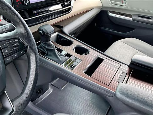 Used 2024 Toyota Sienna LE image 16