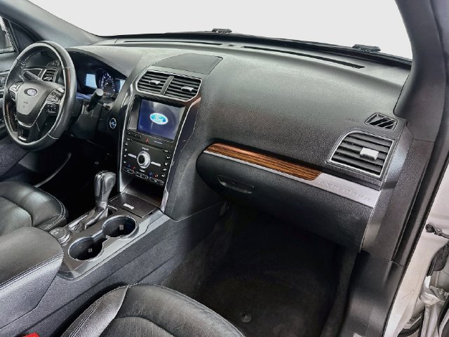 Used 2019 Ford Explorer Limited w/ Class III Trailer Tow Package AWD/4WD image 34