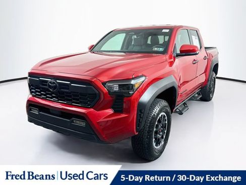 Used 2025 Toyota Tacoma TRD Off-Road w/ TRD Off Road Upgrade Package AWD/4WD image 3