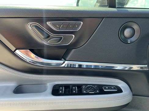Used 2020 Lincoln Corsair Reserve w/ Appearance Package FWD image 10