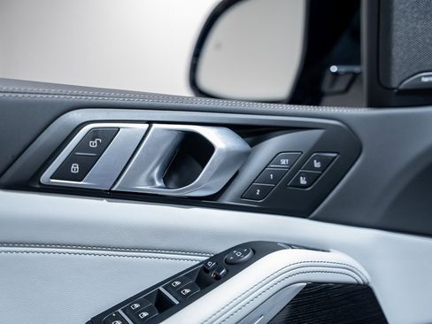 Used 2025 BMW X5 M60i w/ Climate Comfort Package image 69