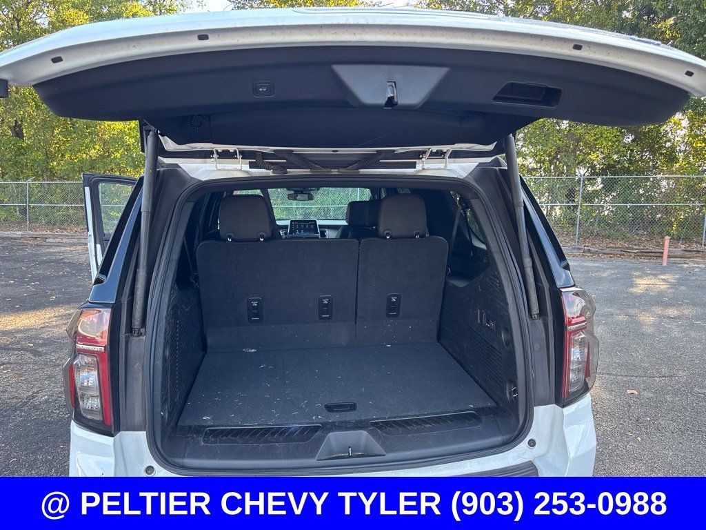 Used 2024 Chevrolet Suburban LT w/ Luxury Package RWD image 23