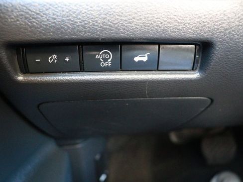 Used 2025 Nissan Rogue SV image 24