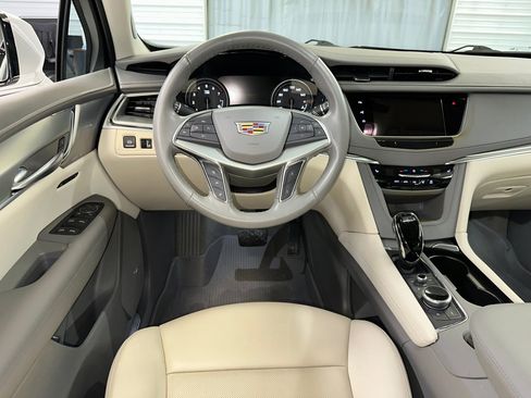 Certified 2023 Cadillac XT5 Premium Luxury w/ Technology Package image 2